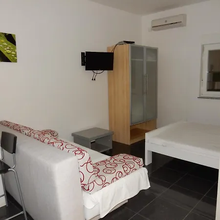 Ina Apartman